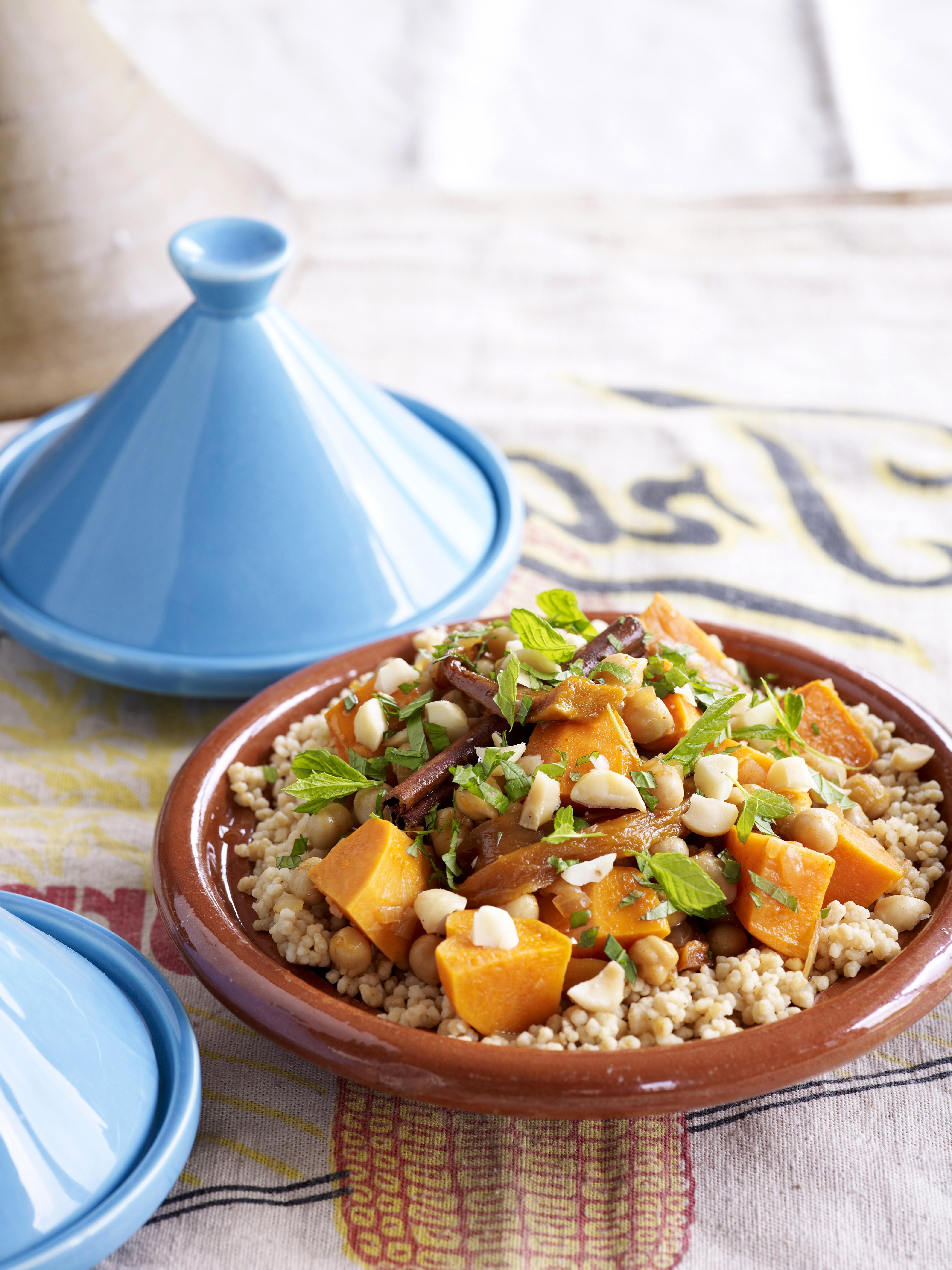 Tajine met gedroogde vruchten en noten